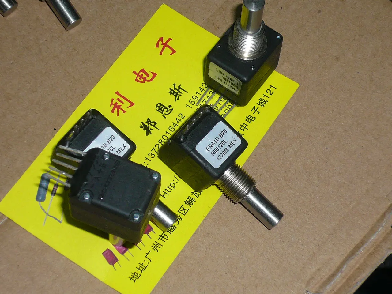 

BOURNS-A+B ENA1D-B28 R00128L 1228M MEX 5-линейный переключатель оптического энкодера