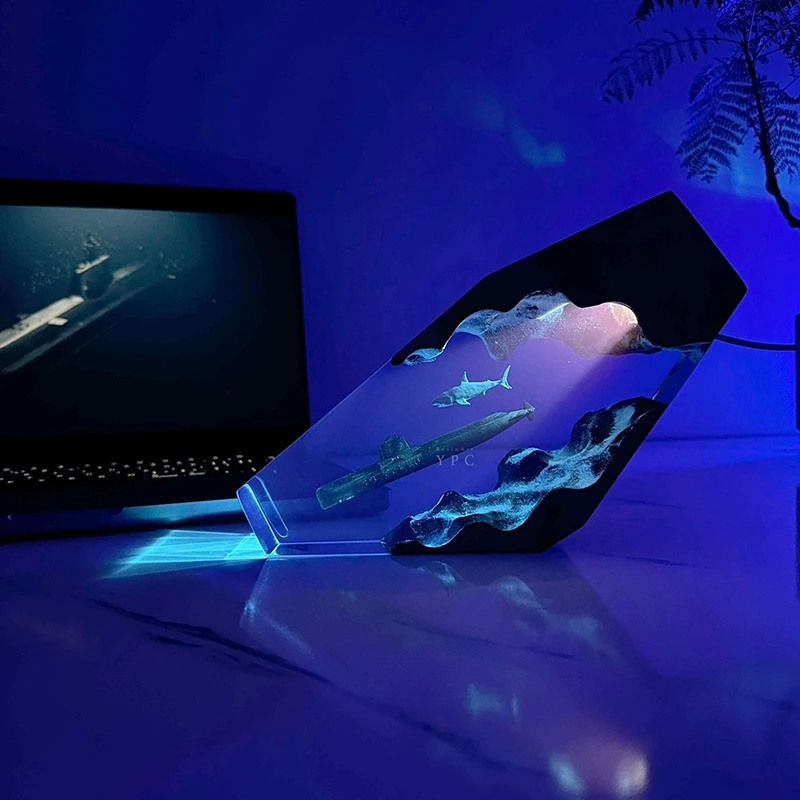 เรือดําน้ํานิวเคลียร์ Organism เรซิ่นตาราง Creative Art Shocked โคมไฟตกแต่งธีมทหาร Night Light ชาร์จ USB