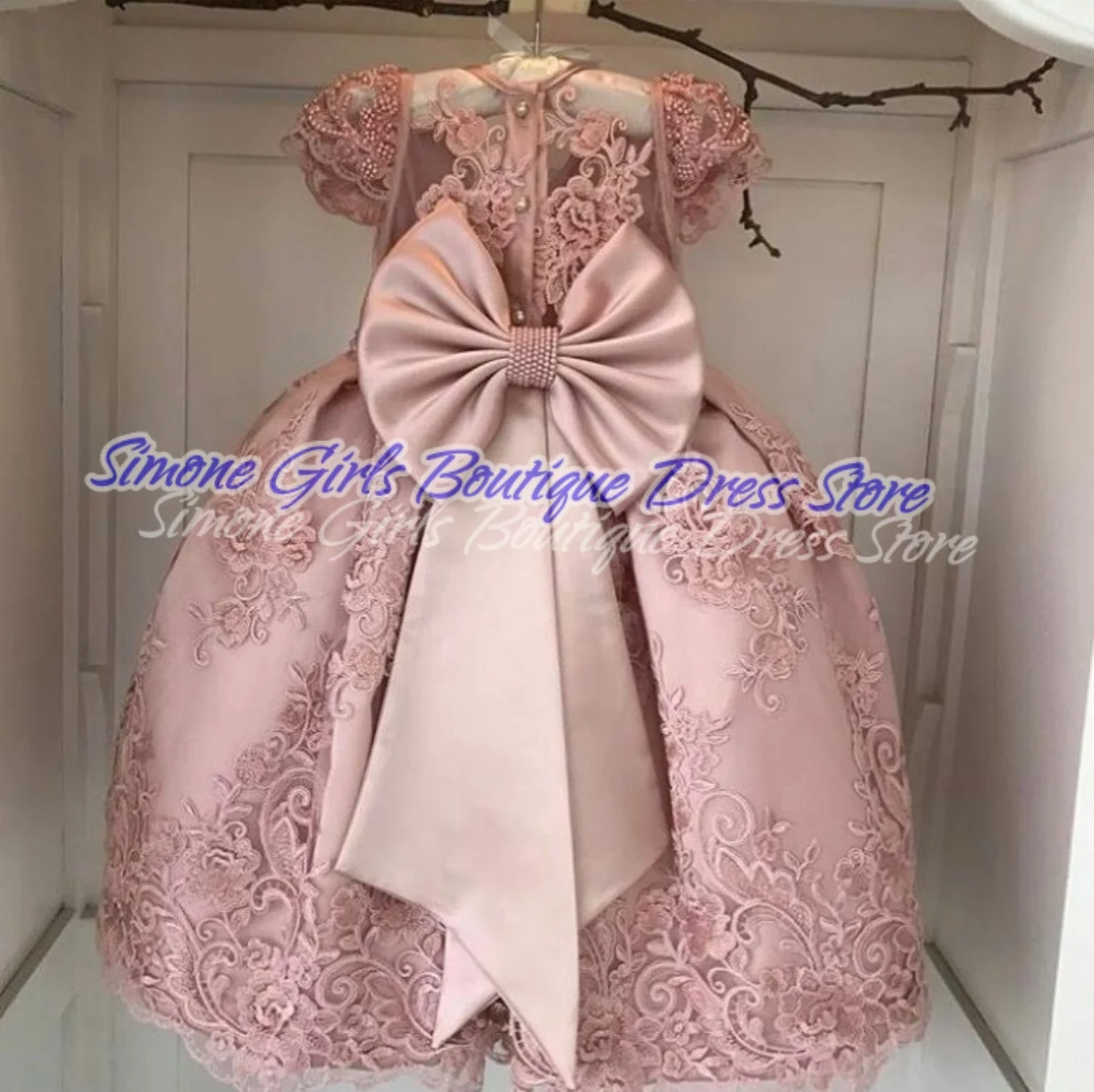 Oネックボウフラワーガールドレスエレガントなサテンの小さな女の子のウェディングドレス、チュールスカート付き、ブライズメイド特別な機会用カスタム