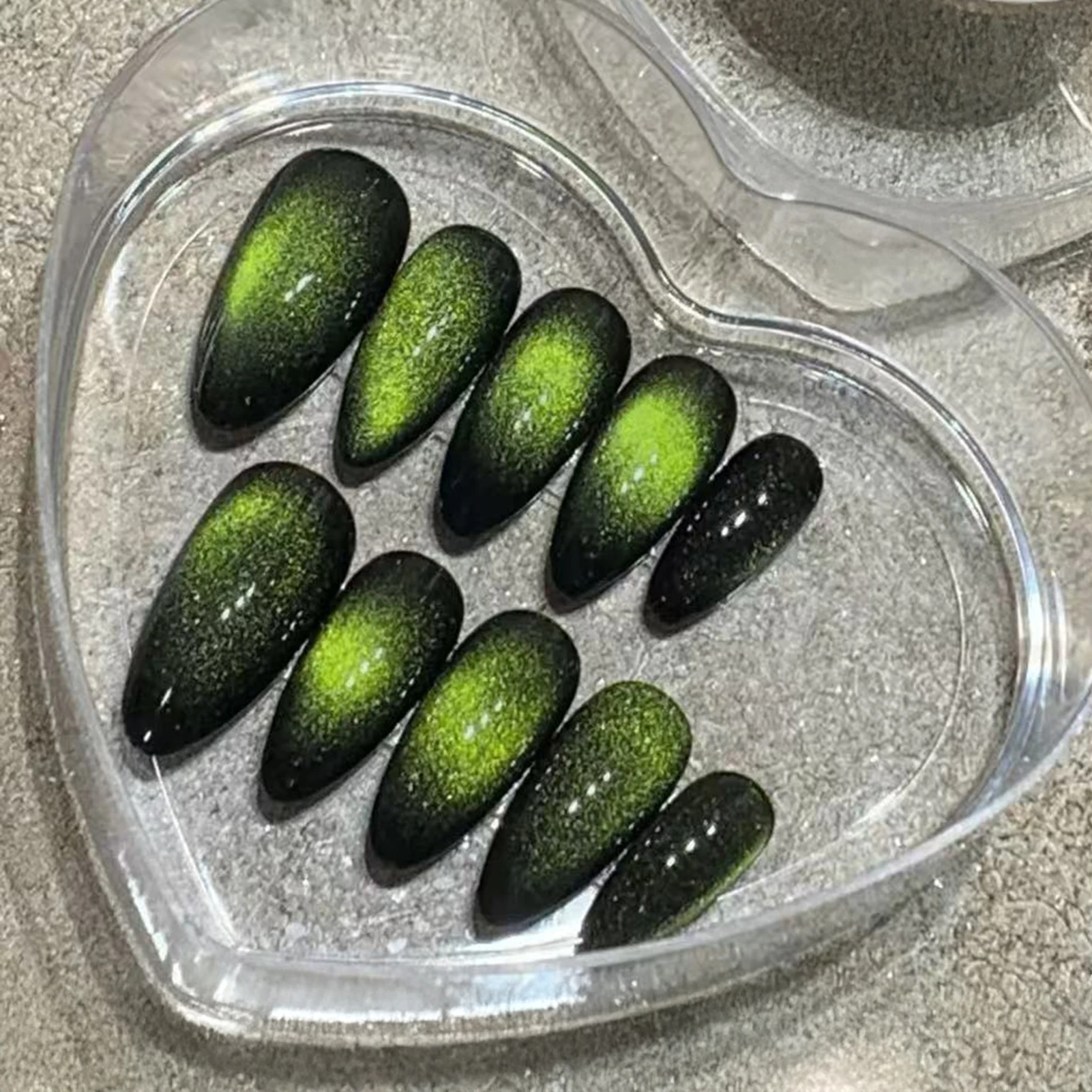 24pcs Green Glass Beads Cat's Eye Press On Nails Shiny Almond Shaped Simple Fake Nails Women Girls Detachable False Nail Patches view 3