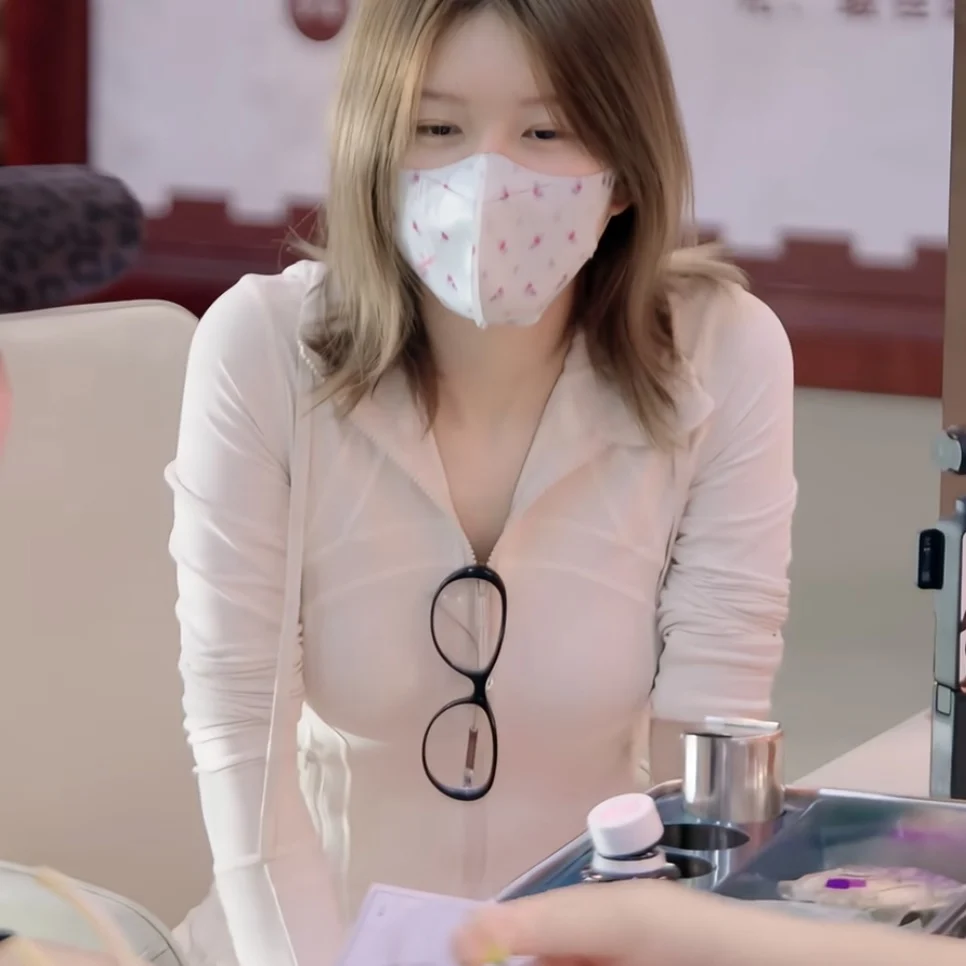 

Женский легкий кардиган Zhaolu с молнией, V-образным вырезом и длинными рукавами для фитнеса и йоги, весенний, утягивающий, для активного отдыха