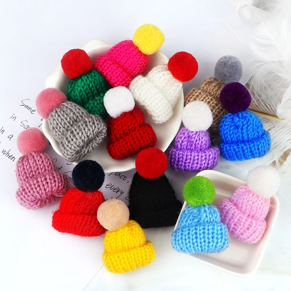 Cute Mini Knitted Hat Brooches Pins Women Men Creative Christmas Hats Enamel Sweater Lapel Badge New Year Gifts for Kids Friends