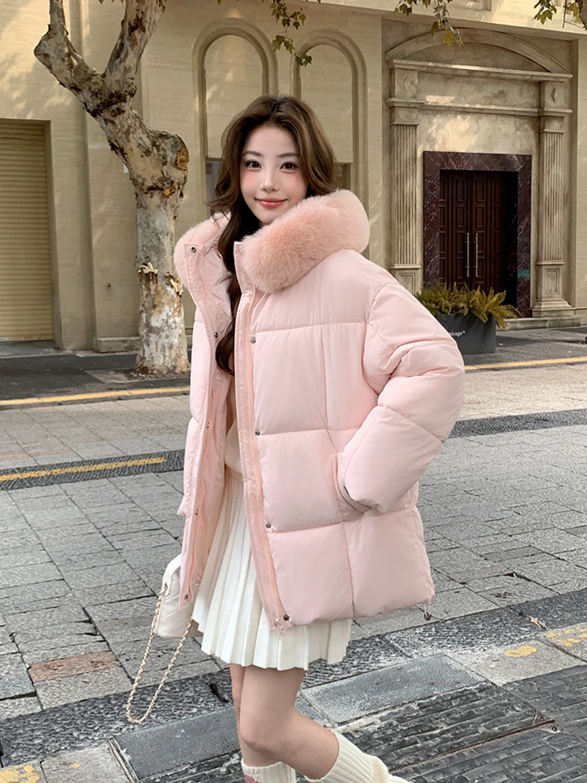 

Розовое хлопковое женское зимнее утепленное пальто с капюшоном, большим меховым воротником, в корейском стиле, прямого кроя