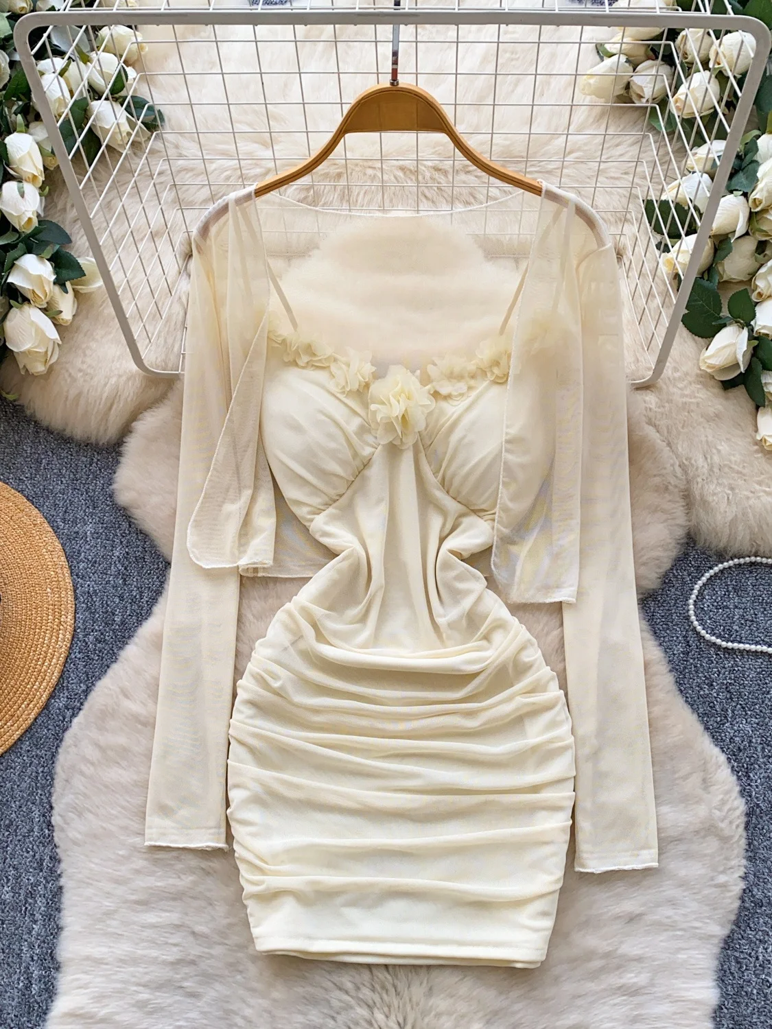 ชุดเซ็ตสองชิ้นสำหรับผู้หญิงสไตล์เกาหลี ปี 2026 เสื้อทรงเอไลน์เอวสูง แต่งลายดอกไม้ พร้อมเสื้อคลุมยาว