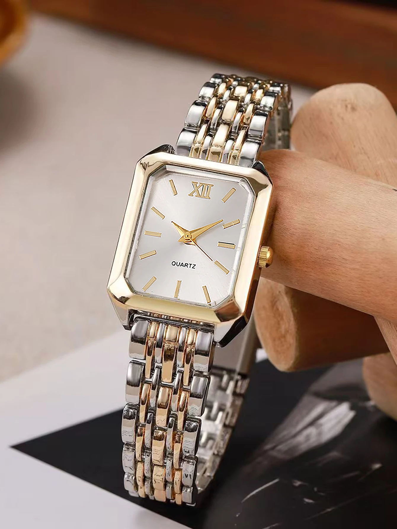 ساعة كوارتز بشريط فولاذي بسيط ومتفجر ومينا مربعة الشكل، هدية عيد ميلاد، بدون صندوق