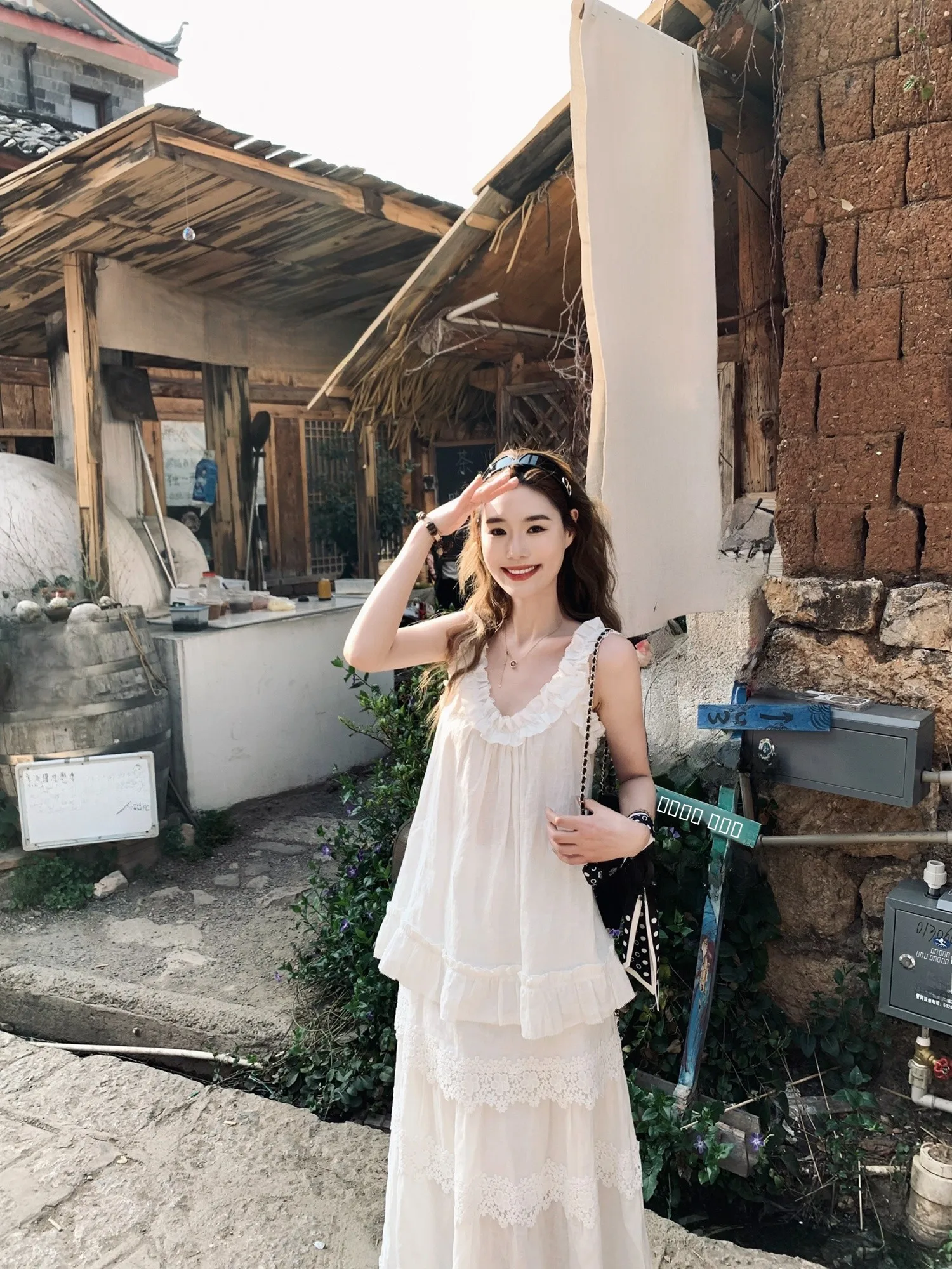 

Изысканный льняной топ с декоративными элементами и плиссировкой от бренда Small Lady: повседневная летняя верхняя одежда для женщин