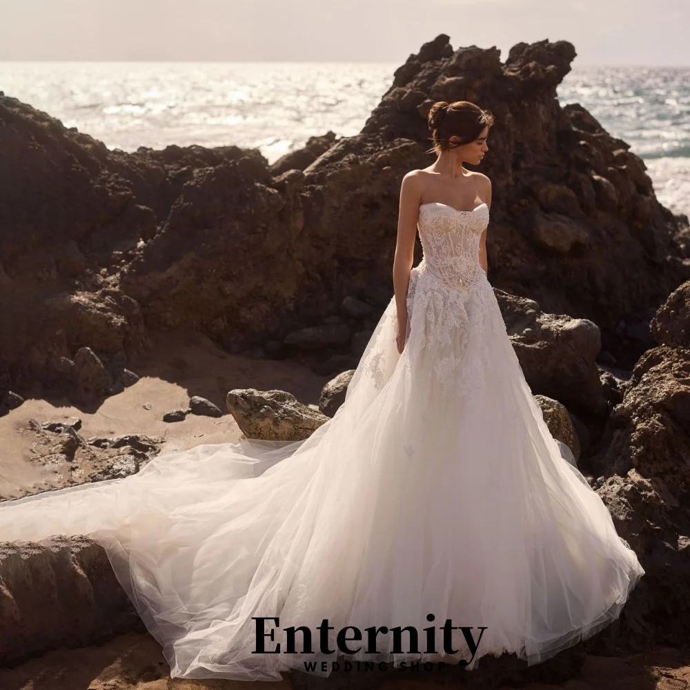 맞춤형 꽃 아플리케 웨딩 드레스 우아한 V넥 민소매 여성용 매력적인 튤 신부 드레스 베스티도스 데 노비아