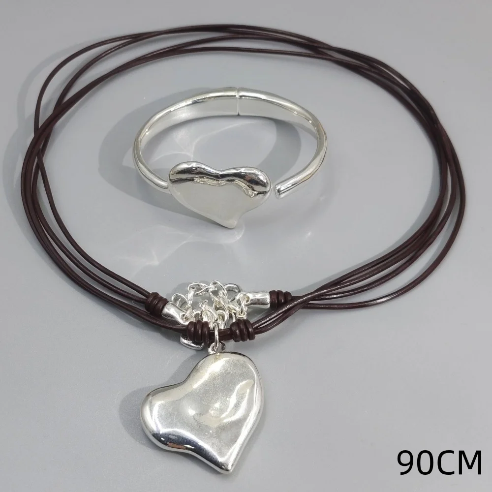 

2026 Spring Exquisite Ladies' Style Gold Silver Heart Bracelet Leather Rope Necklace Jewelry Two Piece Set Party Gift