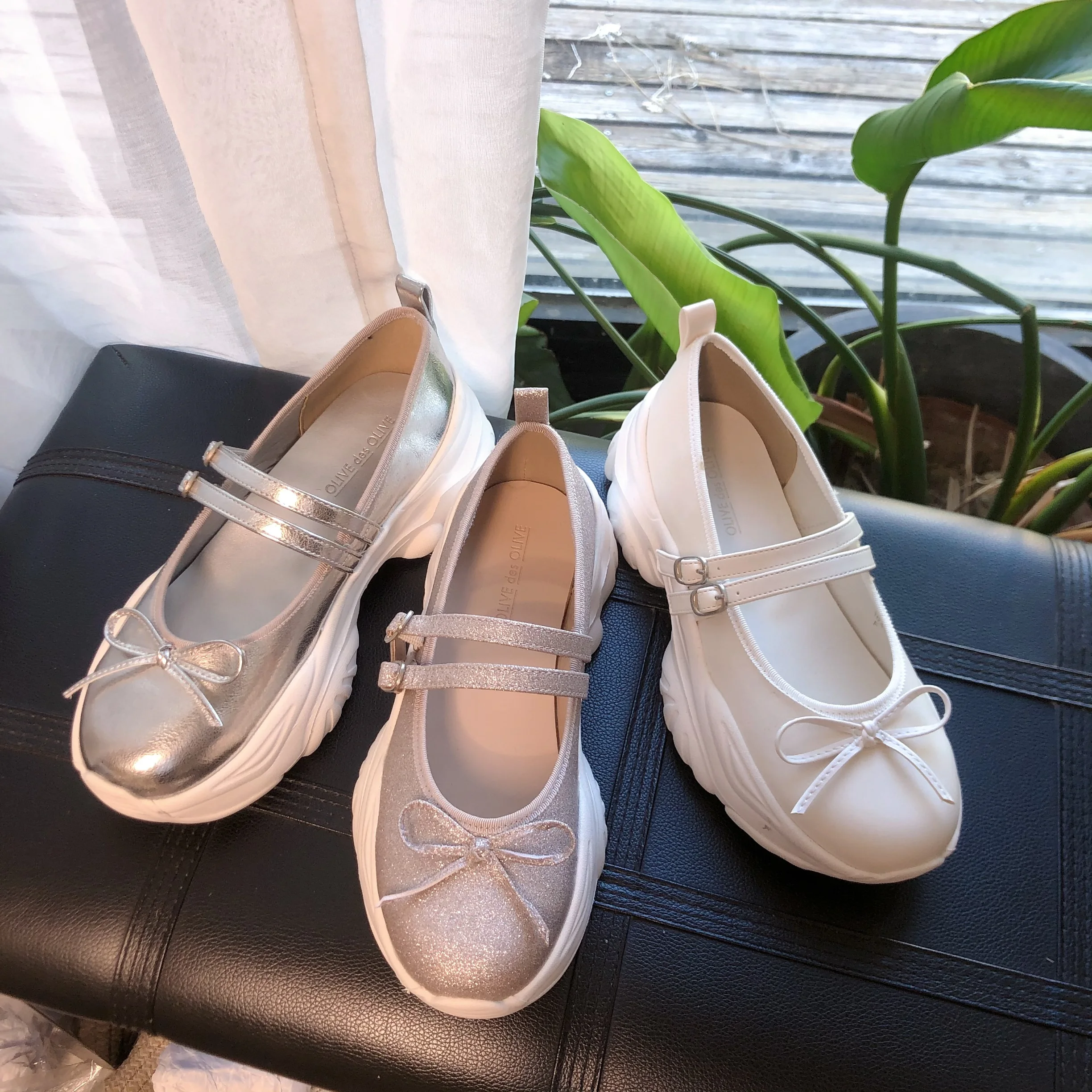 フレンチスタイルソフトボトムバレエフラットシューズバタフライノットスリッポンシューズカジュアルラウンドトゥパッド入りフットベッド厚いヒール女性靴