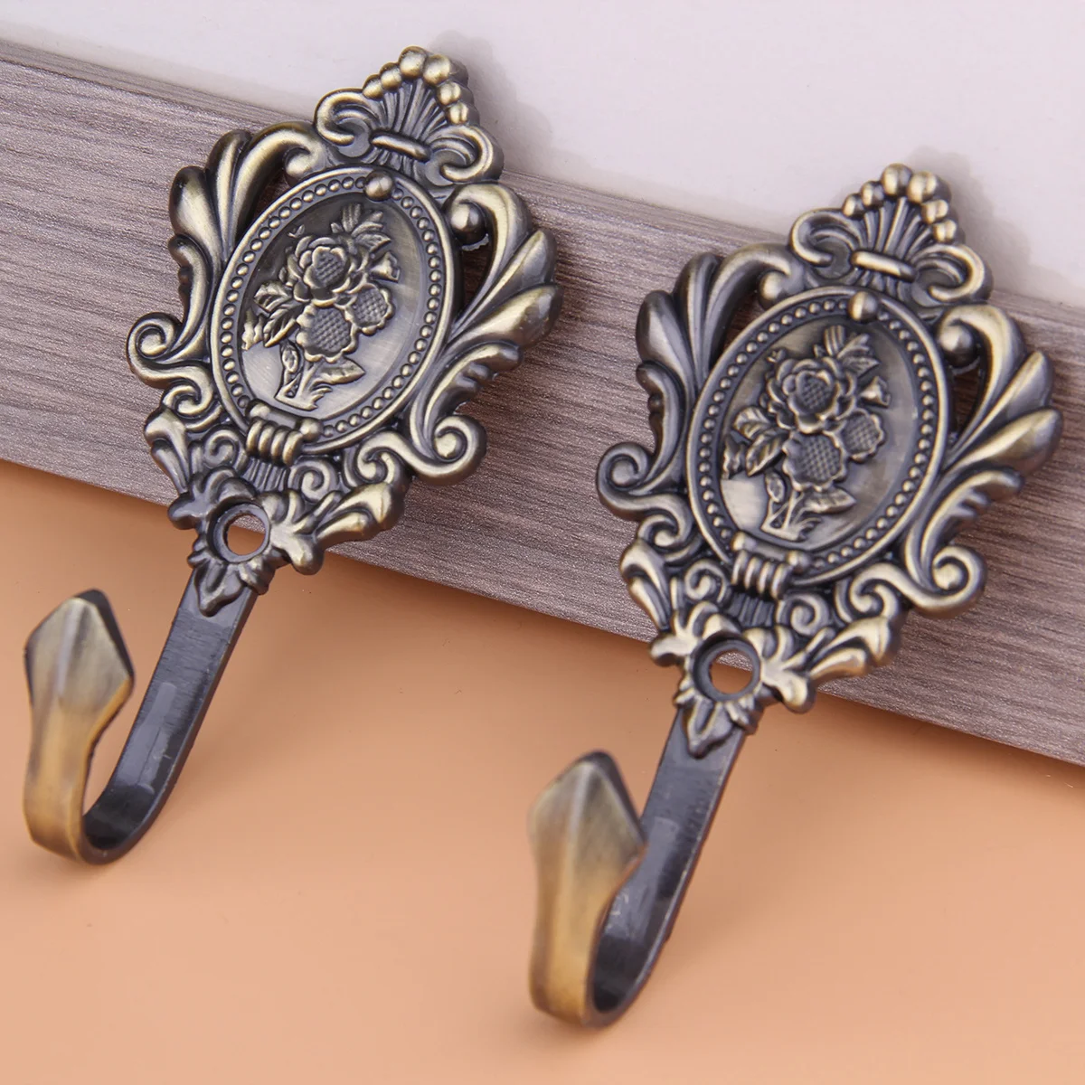 

Elegant Zinc Alloy Vintage Drapery Hooks Rose Pattern Brass for Curtains and Clothes Hanging Vintage Hooks