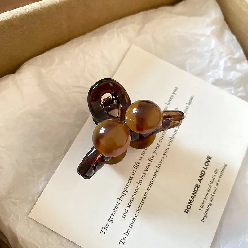 مخالب شعر أكريليك مستديرة صغيرة لطيفة على شكل كهرمان للنساء، صغيرة فاخرة وخفيفة الوزن ومتعددة الاستخدامات ومشابك جانبية عملية وإكسسوارات الرأس