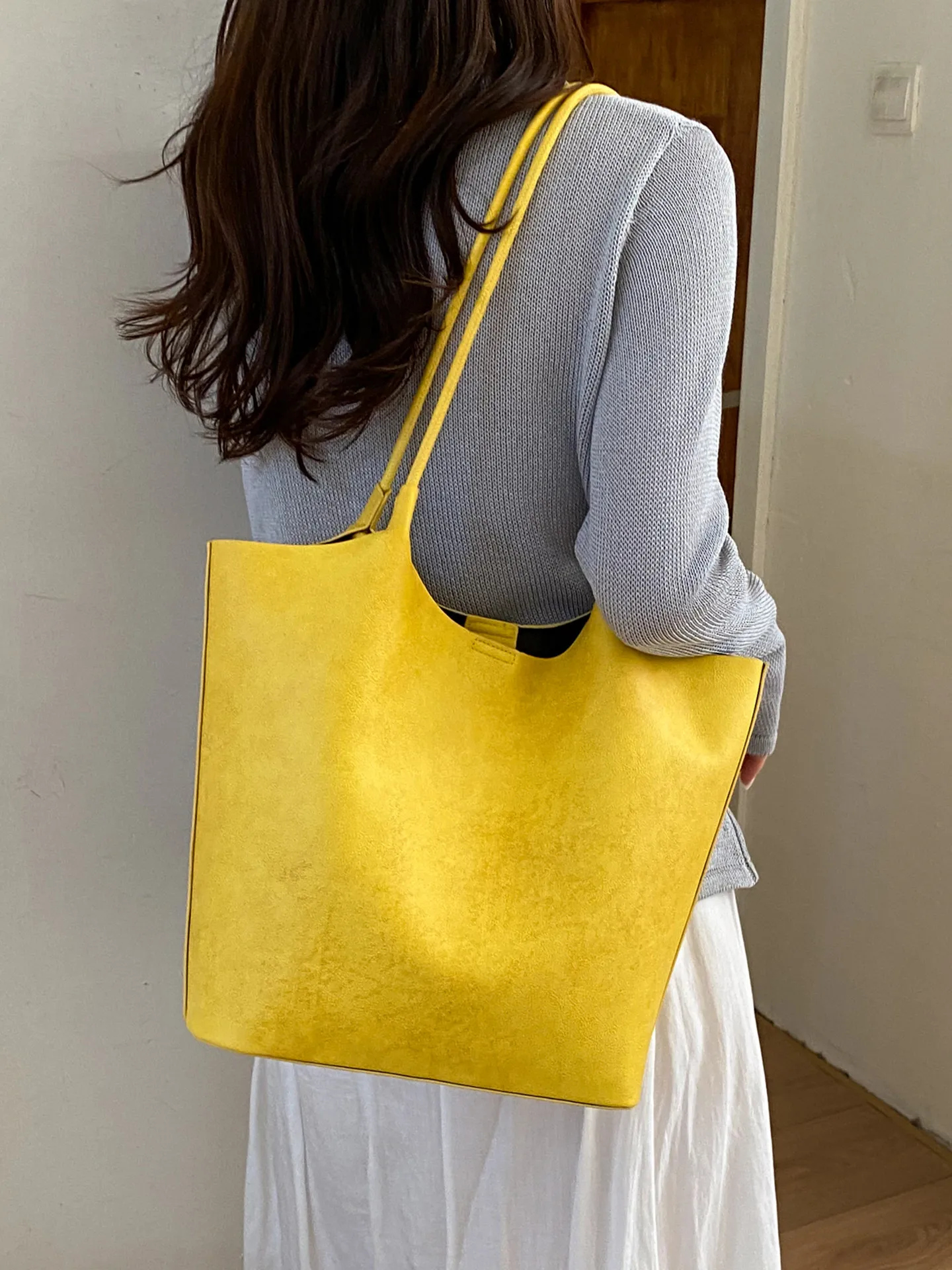 New Women's One Shoulder Bags Solid Color Large Capacity Versatile Tote Bag Temperament Commuter Handbags Trend 2026