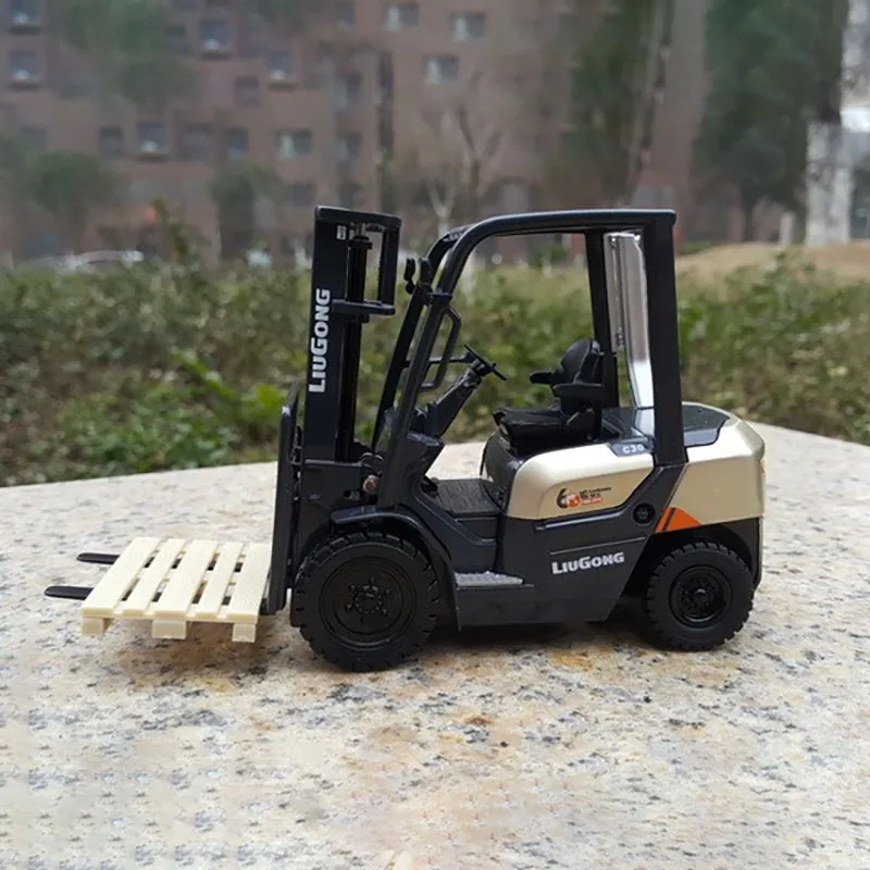 

1:25 Scale Liugong C30 Forklift Stacker Construction Alloy Machinery Model Ornaments