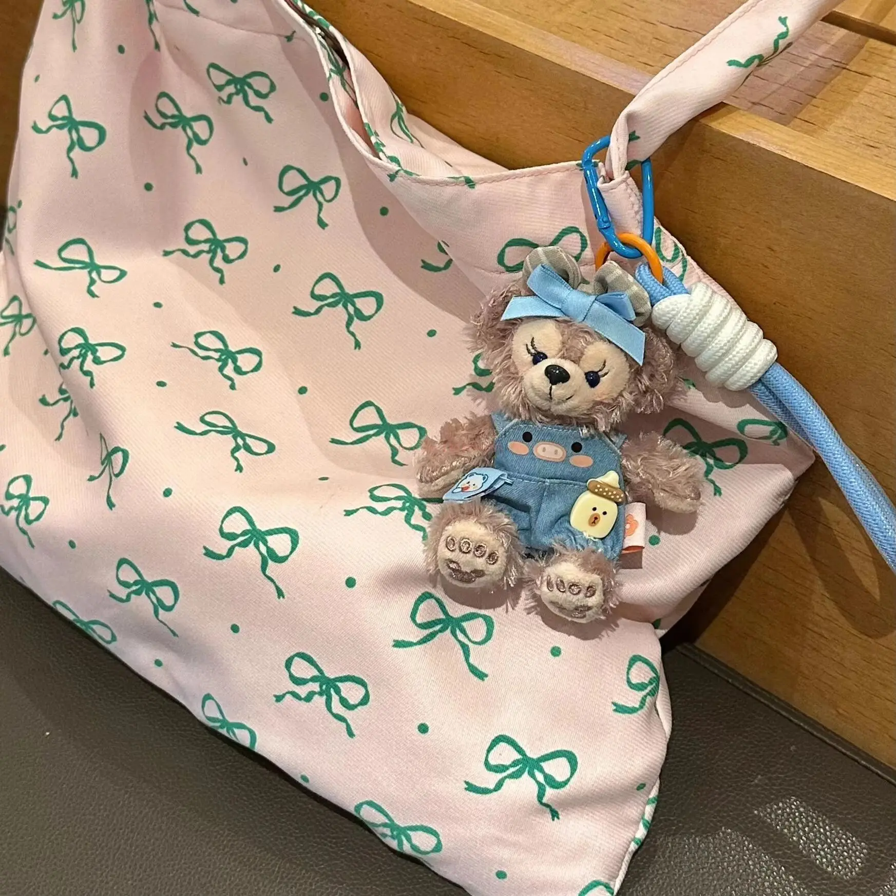 Disney Duffy Puppe Kawaii Nette Anime Spielzeug Süße Mädchen Tasche Anhänger Zubehör Student Rucksack Cartoon Dekoration Geburtstag Geschenk Spielzeug