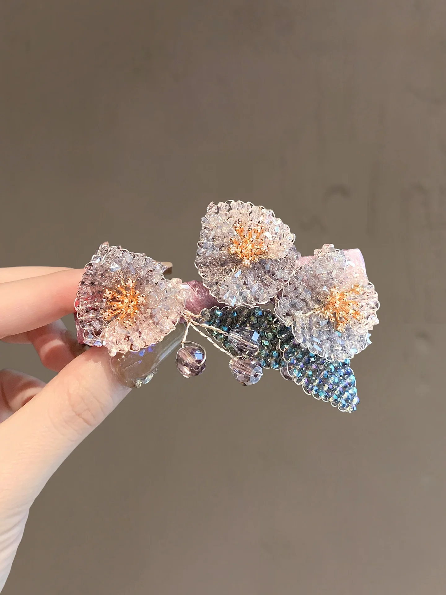 豪華でおしゃれな高級クリスタル織りフラワーヘアクリップ、エレガントなヘアクリップ（ストレートヘアやロングヘア用）