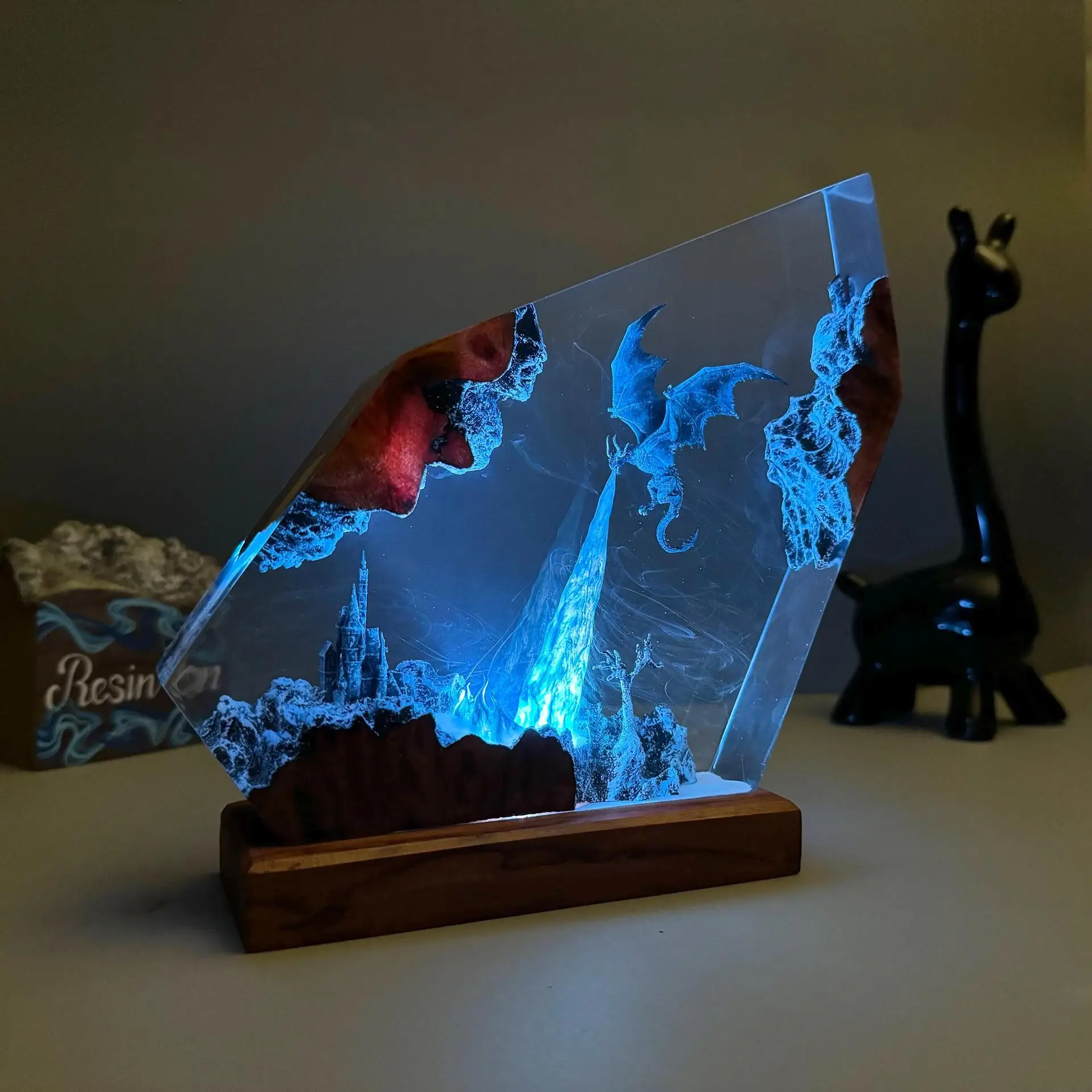 โคมไฟเรซิ่น Ice Dragon Theme Night Light Creative Art ตกแต่ง Magic World Dragon ภูมิทัศน์ตารางโคมไฟชาร์จ USB