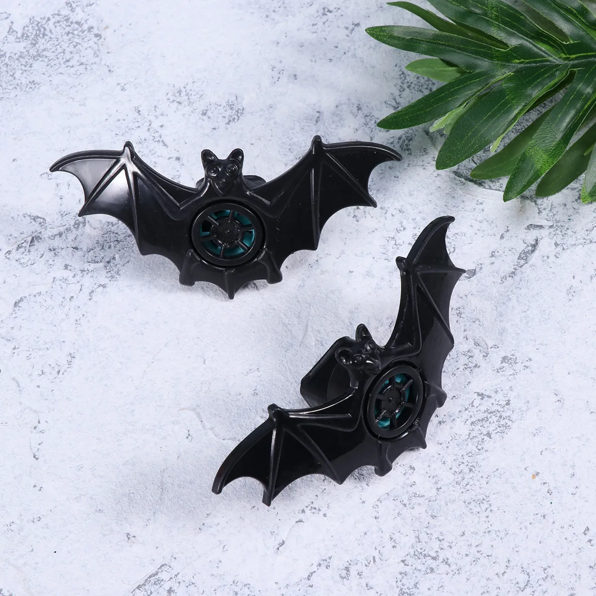 

24Pcs Bat and Lip Whistle Plastic Halloween Party Favors Kids Music Whistle Fun Gift Festival Celebration Halloween Whistles