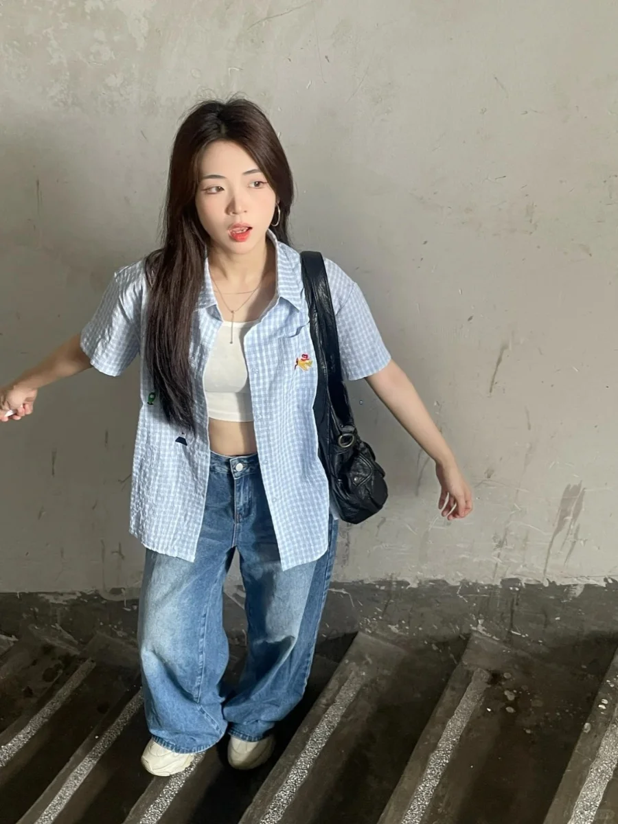 

Синяя рубашка с вышивкой и коротким рукавом для женщин, модная весенняя рубашка в клетку в стиле Dopaamine, стильный деловой повседневный топ