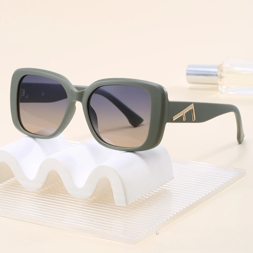 

2025 European and American Style Personalized Large Frame Square F Sunglasses for Women Wide Glasses Legs Photography Polarized