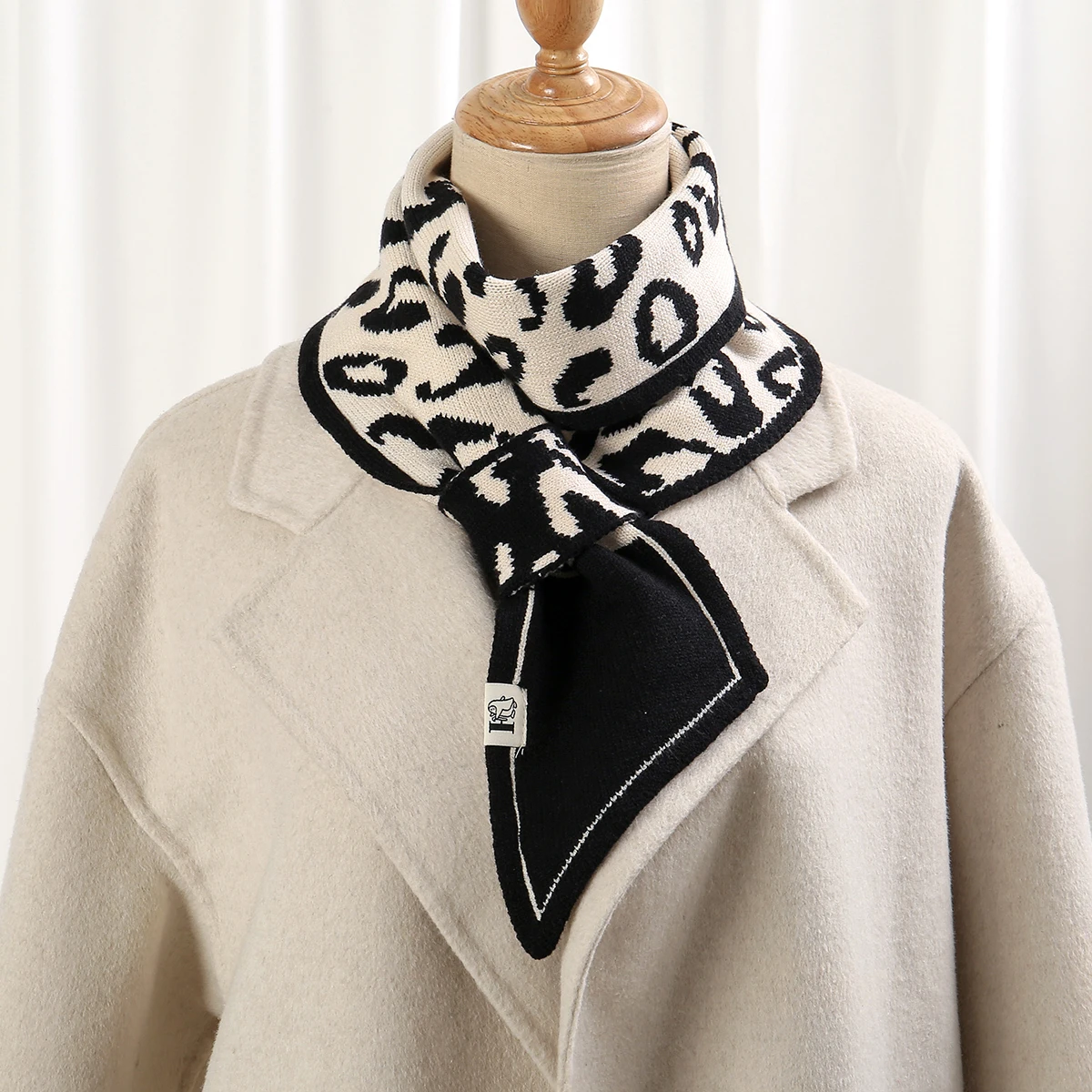 Pañuelo de retazos con estampado de leopardo para mujer, estilo elegante chal con, cubierta de cuello de banquete, Invierno