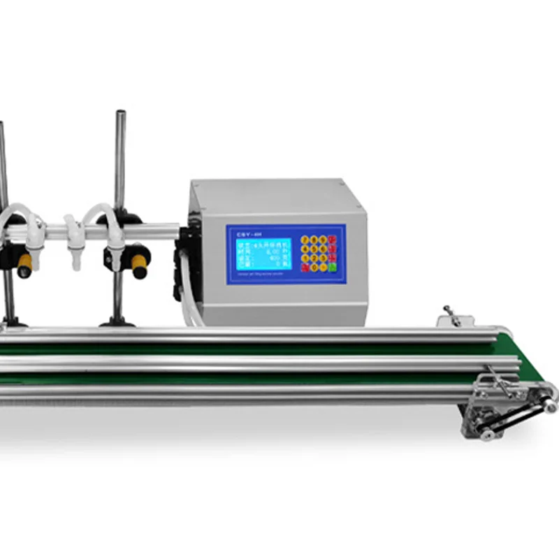 Automatische kleine 4-kops vloeistofvulmachine met transportband Nauwkeurig vullen Anti-druppelontwerp voor drankcosmetica-efficiëntie