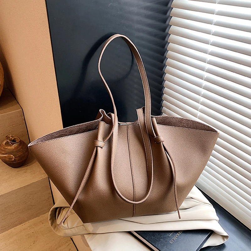 

Luxury Designer Tote Bag High Quality PU Leather Women Shoulder Bag Large Capacity Fashion Wing Shaped Commuter Shopper Handbags