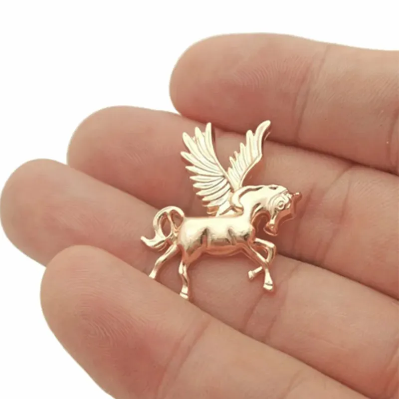Fashionable and exquisite cartoon animal brooch, cute pony brooch, charming women\'s jewelry small gift