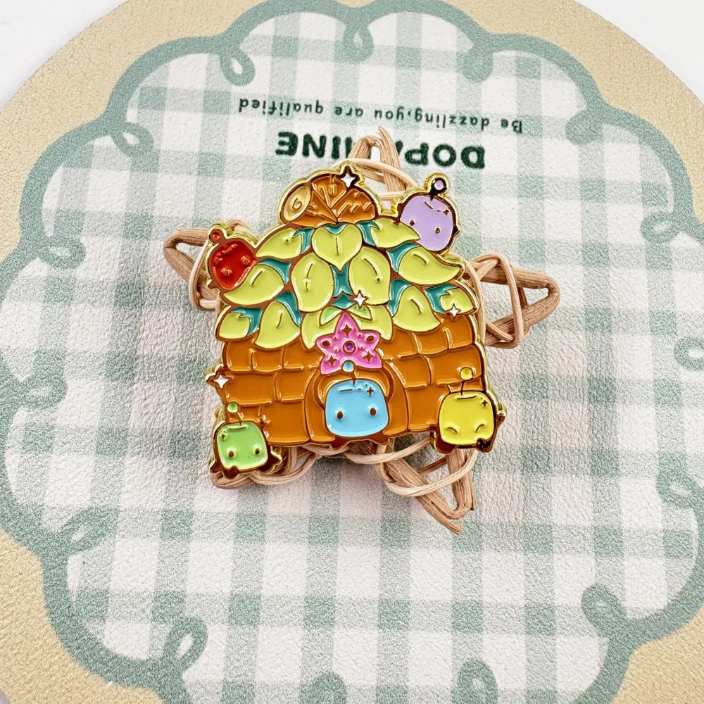 Aconchegante agricultura sim stardew vale junimo cabana colheita colheita colheita pino esmalte bonito junimo em várias cores broche de metal crachá acessórios