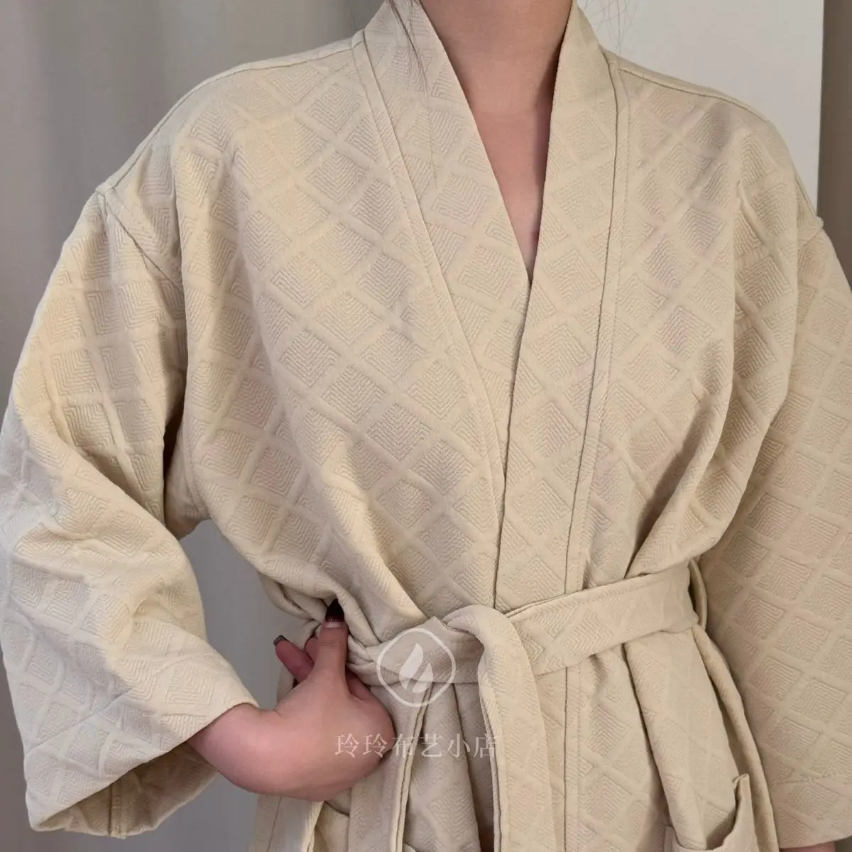 Unisex Beige Diamond Jacquard Waffle Bathrobe Soft Absorbent Quick Dry Kimono Robe With Waist Belt For Home Spa Hotel Bath