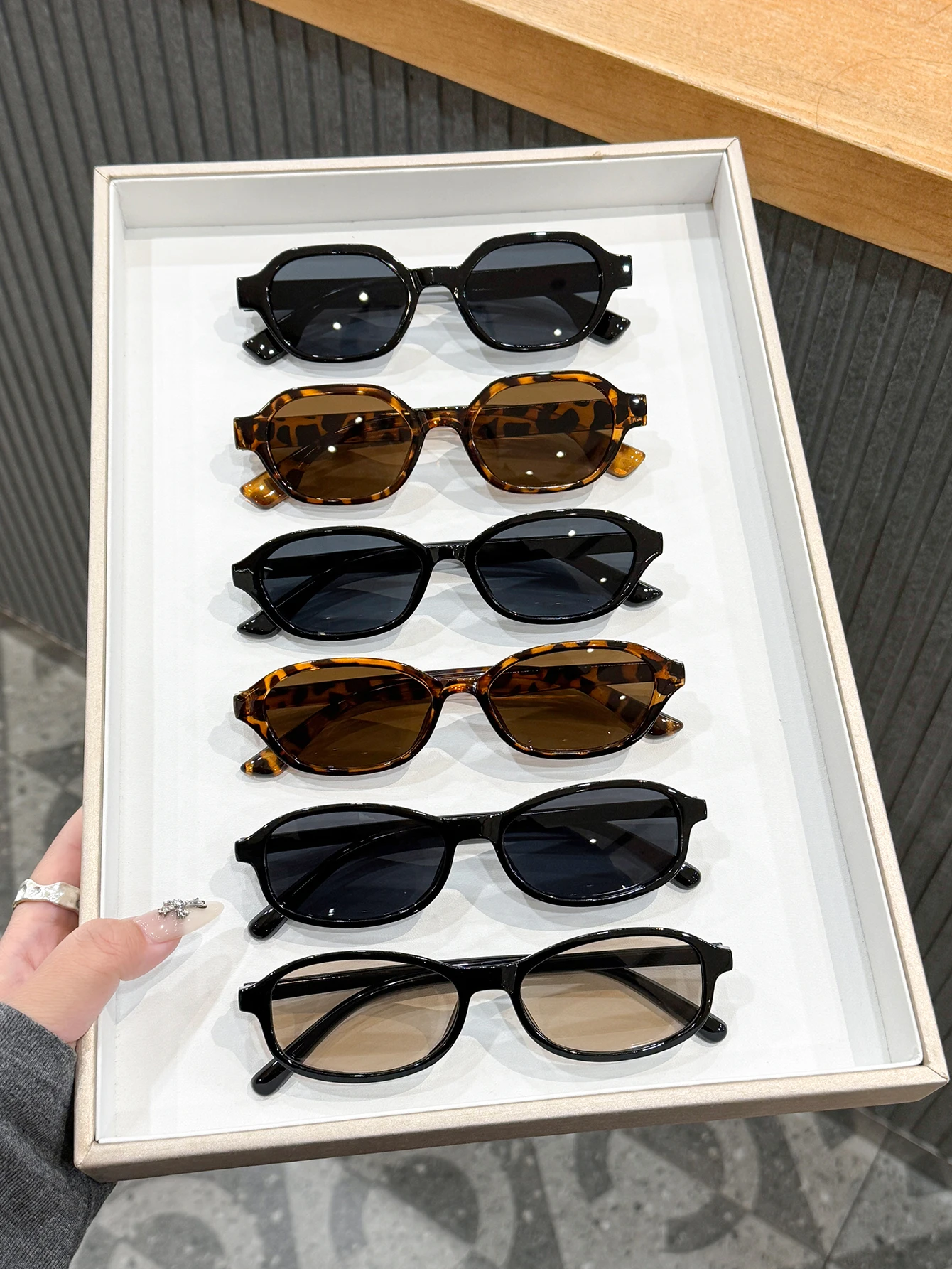 Oculos-de-sol-elegantes-de-estilo-retro-para-homens-e-mulheres-elegantes-e-versateis-perfeitos-para-tomar-sol-no-verao