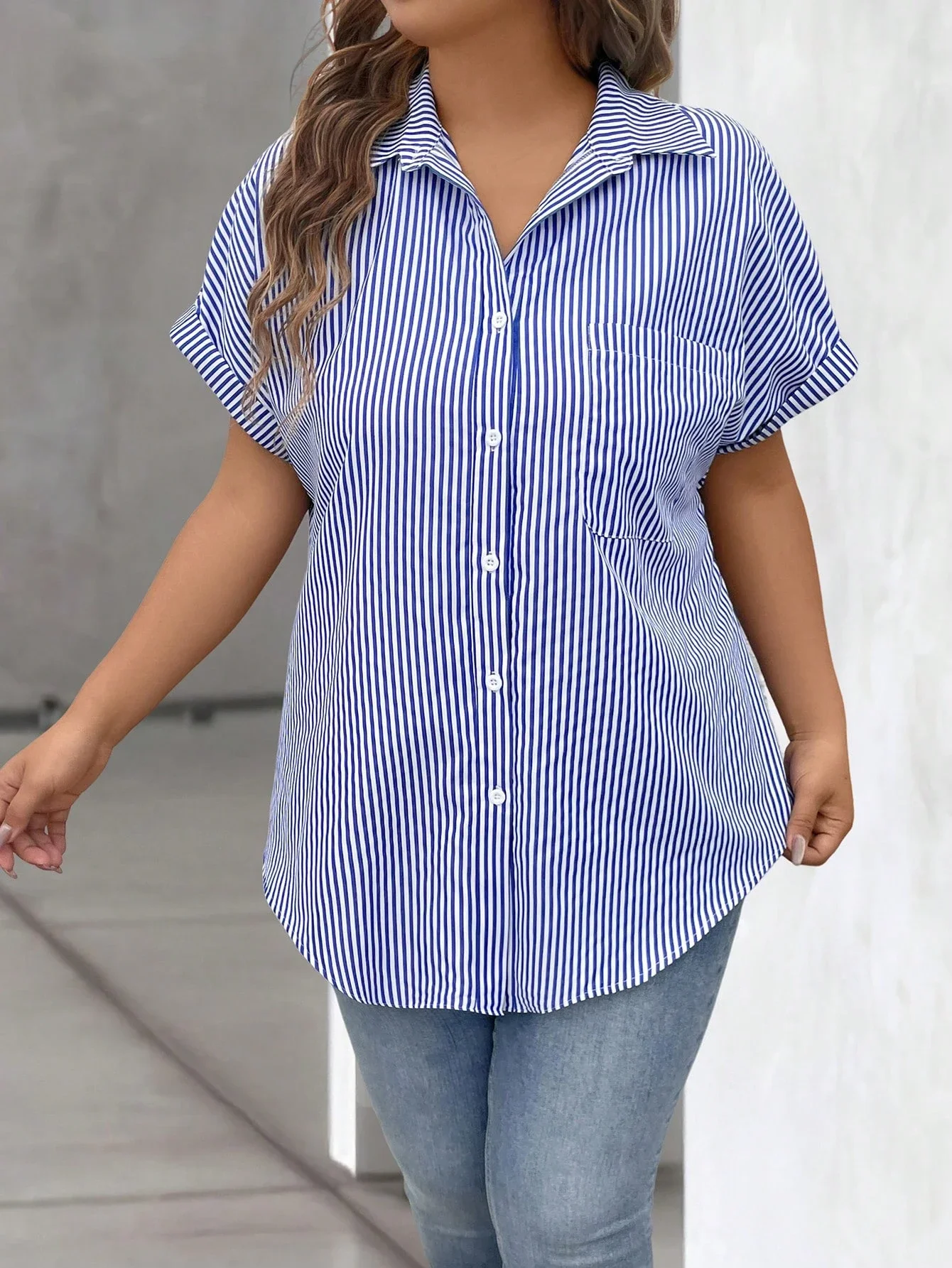 

Синяя и белая полосатая повседневная рубашка на пуговицах с короткими рукавами для женщин, летняя