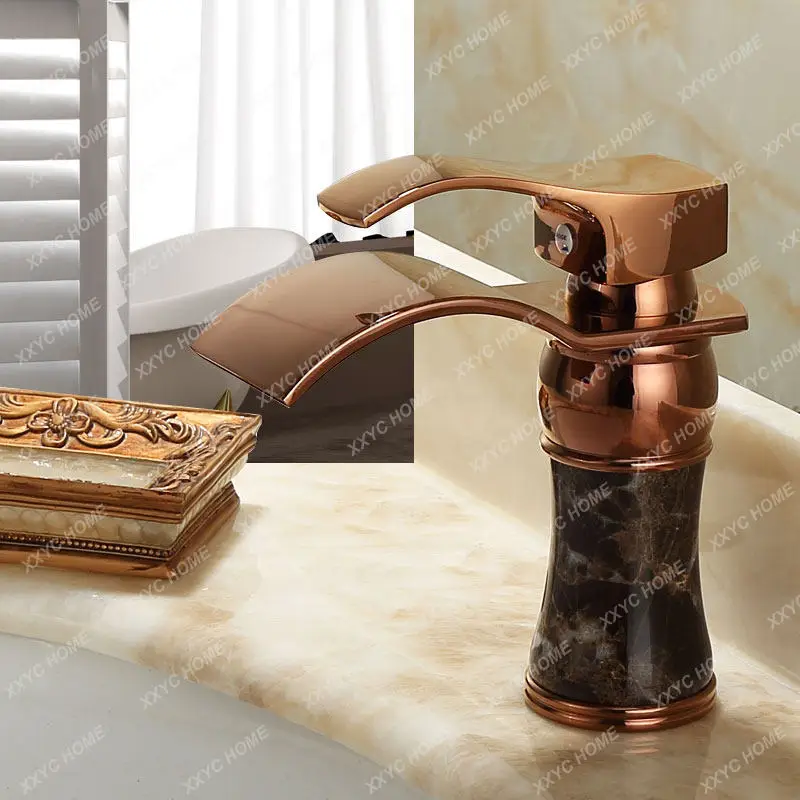 

Цельномедный смеситель для раковины с эффектом водопада, для горячей и холодной воды, золотистый.