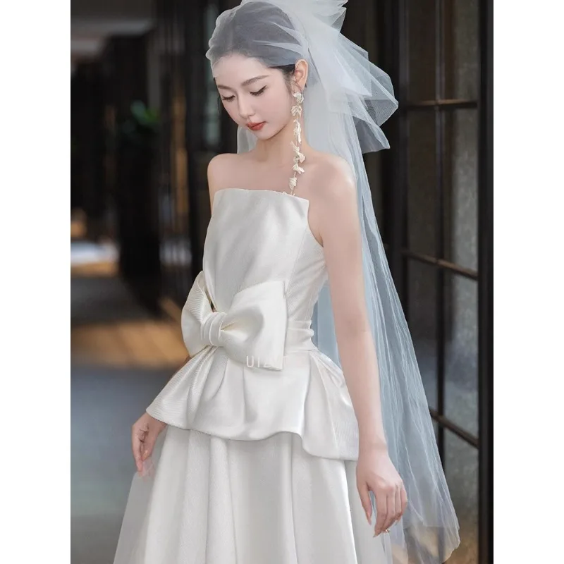 Weiße trägerlose Korea-Hochzeitskleider aus Satin, A-Linie, Brautfotos, Schießen, Schleife, Abendparty-Kleider, einfaches Brautkleid, individuell gestaltet