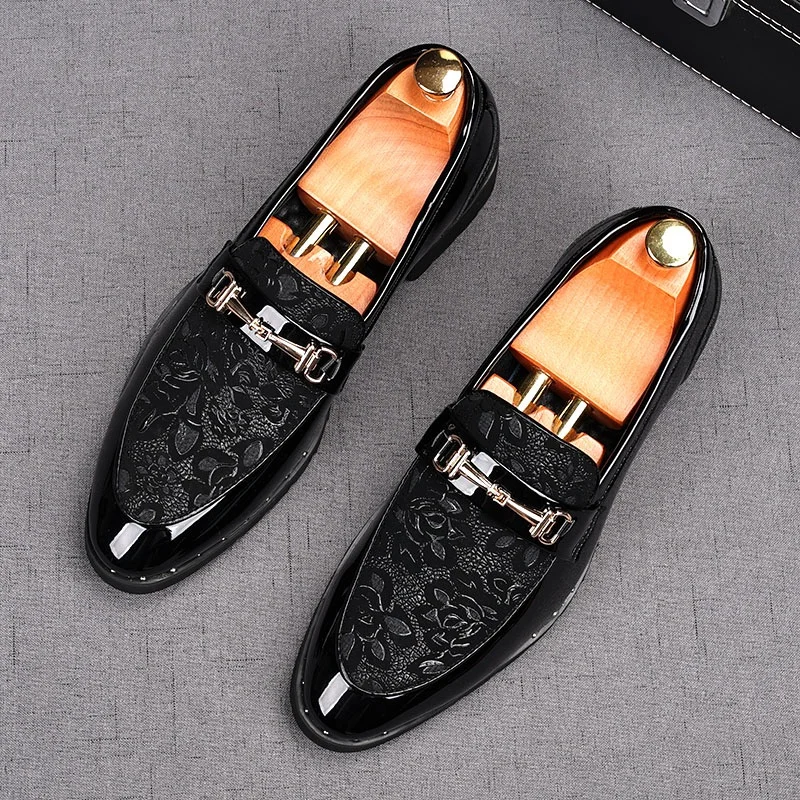 Fashion Men's Black Metal Button Patent Leather Oxford Flats Casual Shoes Male Homecoming Wedding Dress Zapatillas Hombre