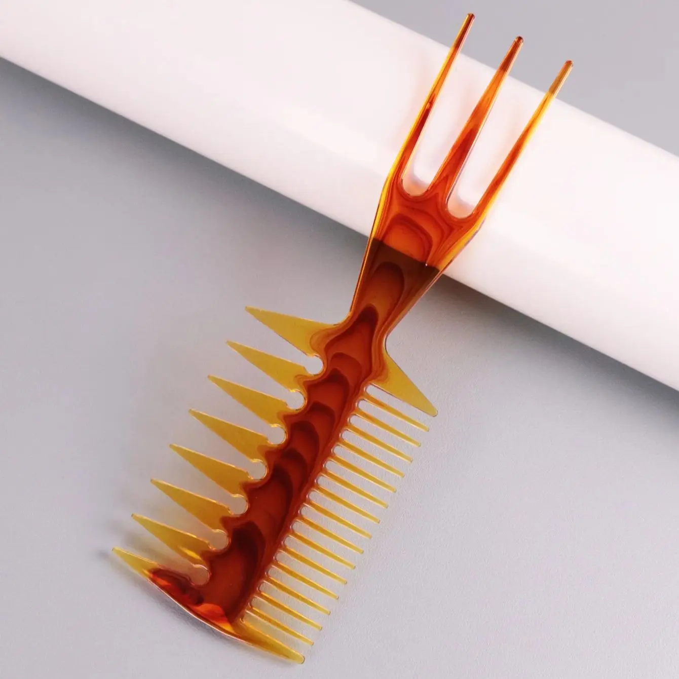 

Multi functional trident men's comb - Amber Hairstyling Tool for Hair Cutting and Styling Special for real hair wigs