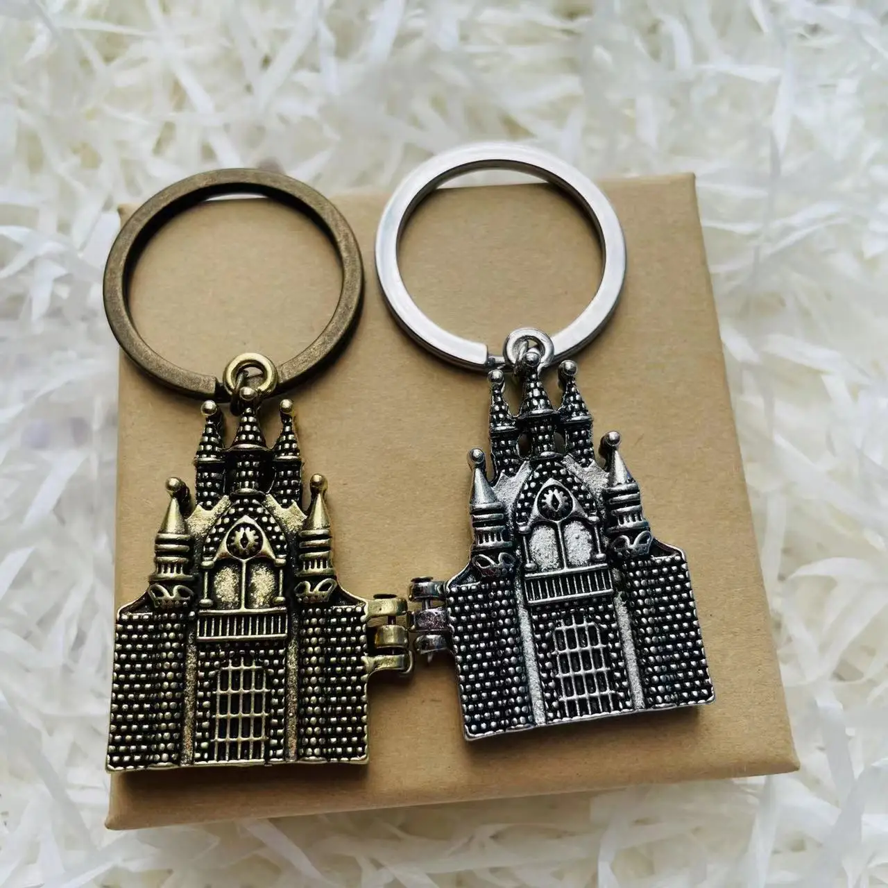 Vintage Castle Pendant Keychain Paper Box 2 Pcs Set Magic School Keyring Halloween Easter Christmas Gift Fans Collection
