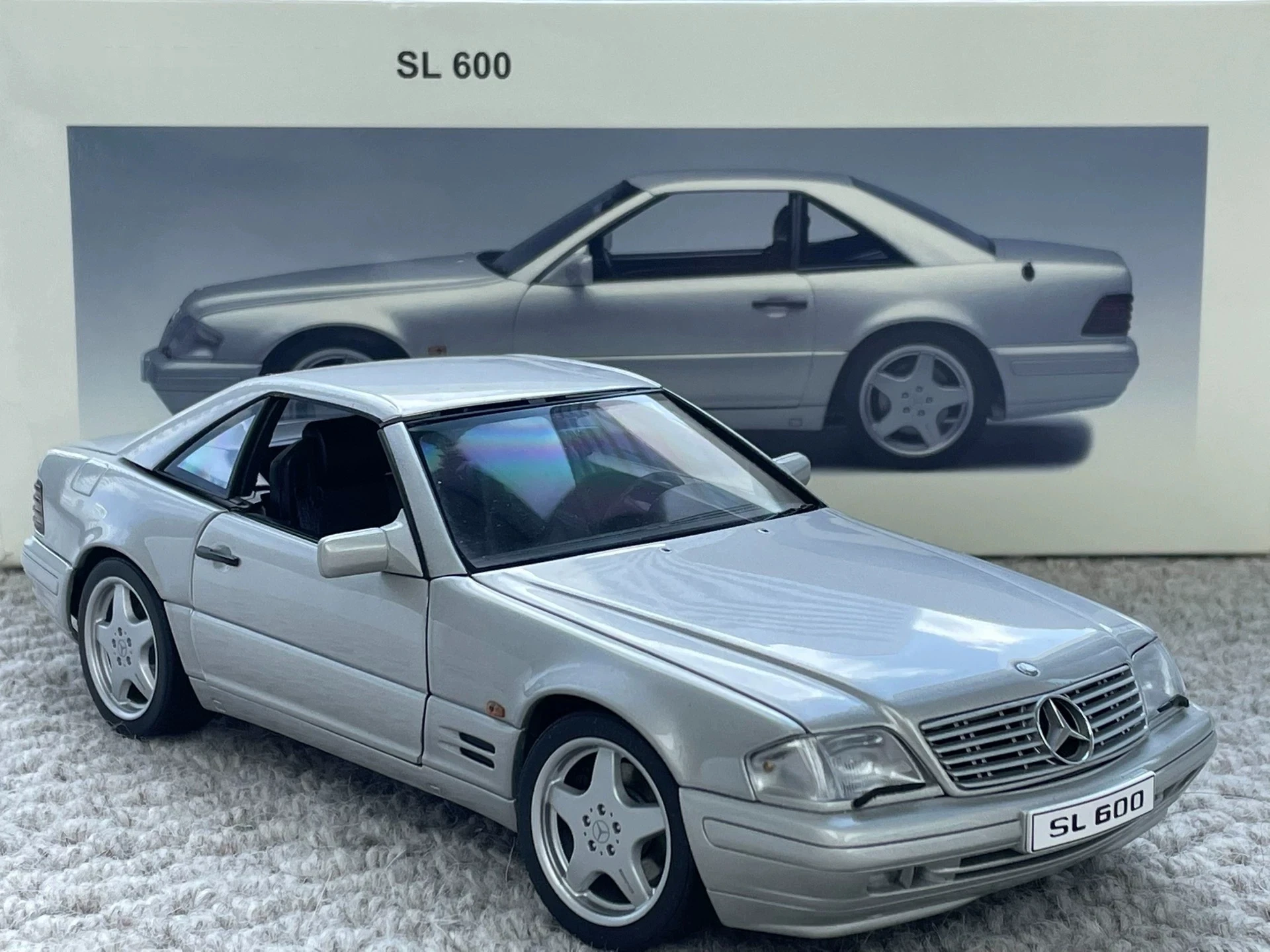 Autoart 1:18 SL600 R129 Silver/Gray Simulation Limited Edition All Open Alloy Metal Static Car Model Toy Gift
