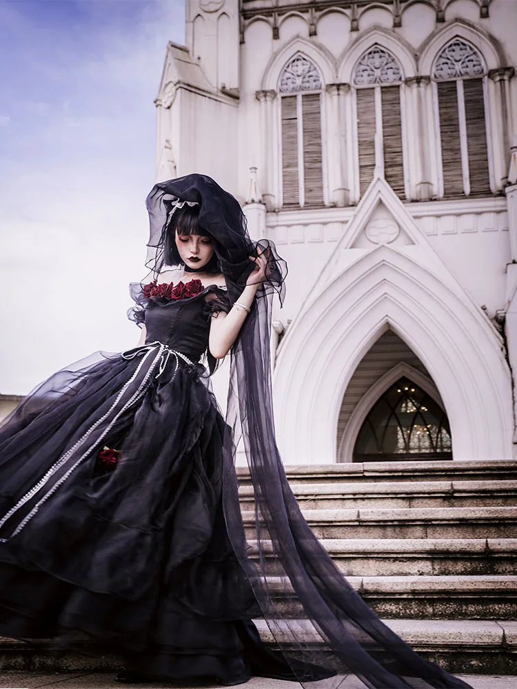 Lolita rencontre princesse, robe de mariée noire à fleurs magnifiques