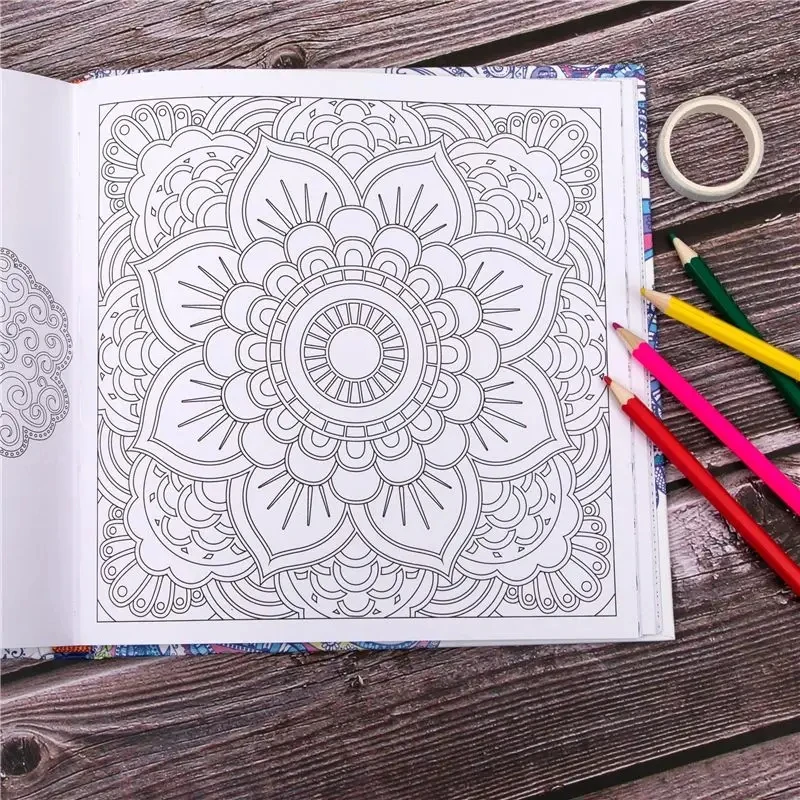 Libro de colorear de jardín secreto de tamaño pequeño para adultos, alivio del estrés, relleno pintado a mano, pintura de Mandala, juguete Montessori