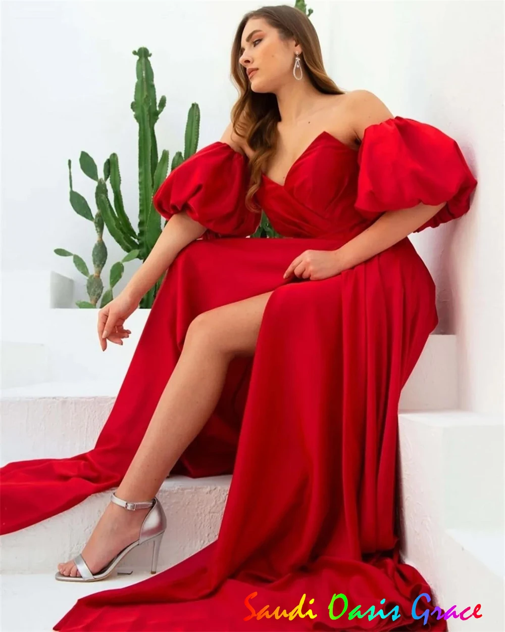 Maßgeschneidertes, maßgeschneidertes klassisches Abendkleid aus rotem Satin, exquisite trägerlose Abiballkleider mit abnehmbaren Ärmeln für besondere Anlässe