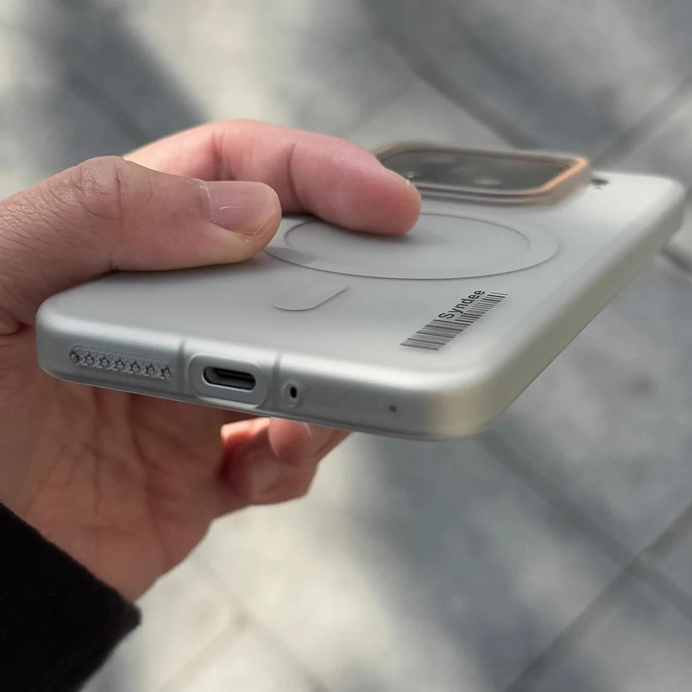 حافظة مغناطيسية للشحن اللاسلكي Magsafe لهاتف Xiaomi 14 13 15 Pro Ultra 14T Pro غطاء هاتف فاخر مقاوم للصدمات