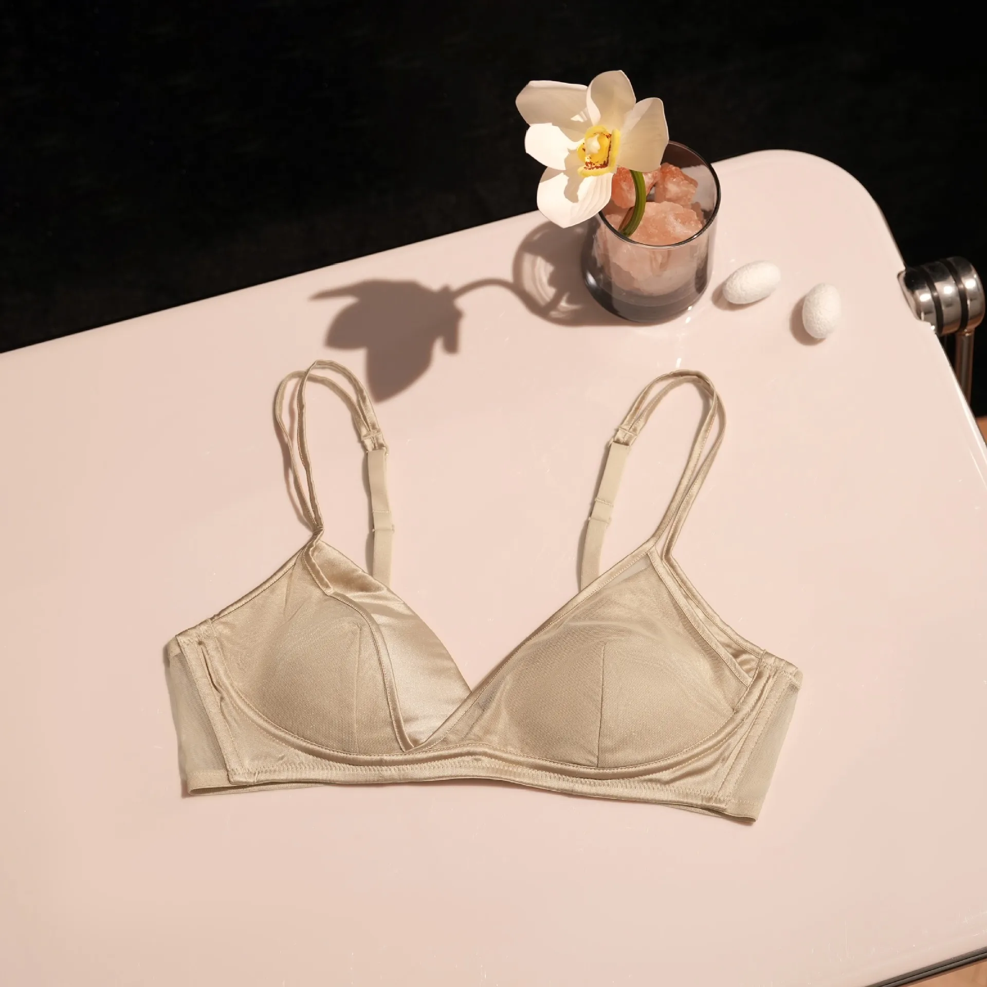 Birdtree 93% حمالة صدر من حرير التوت 7% سباندكس، ملابس داخلية نسائية لاسلكية بطبقة مزدوجة بدون أثر، خريف وشتاء 2025 جديد A5O031JF