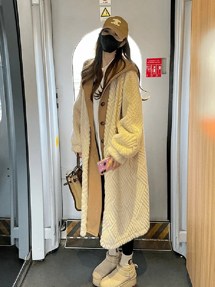 Two long eco-friendly fur and wool coats for women's autumn and winter 2025 new style