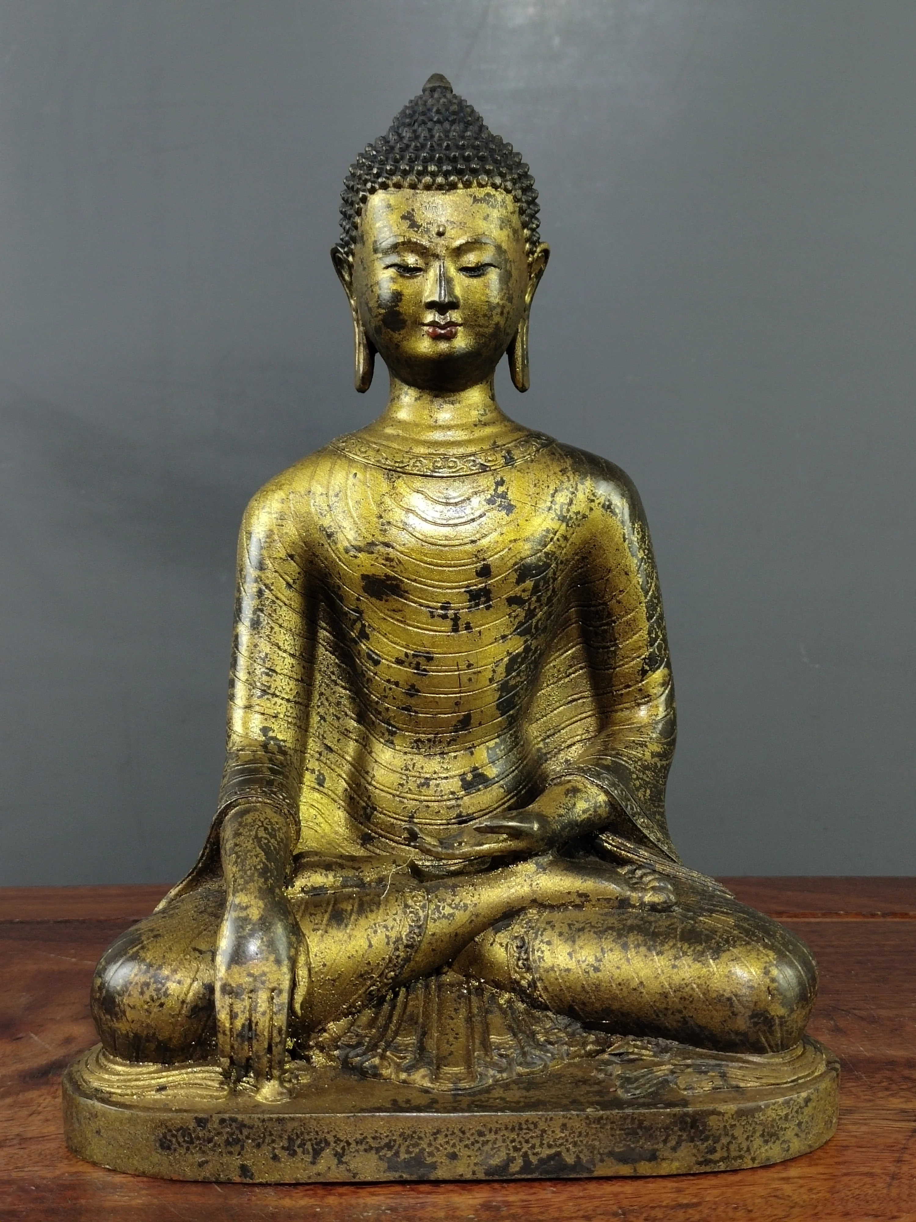 Tibetan brass Liu Tuo gold painted face painting Sakyamuni statue ornament, home hall offering incense case supplies 23cm