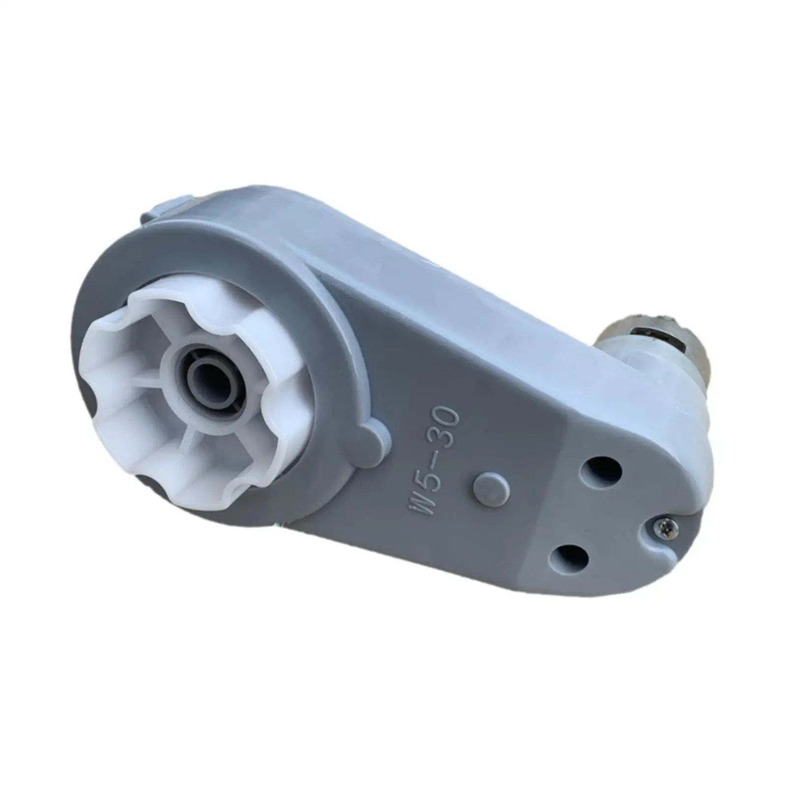 En la instalación de actualización del motor de accionamiento RS775 de la caja de cambios del motor eléctrico de la caja de cambios del coche reemplaza 24V