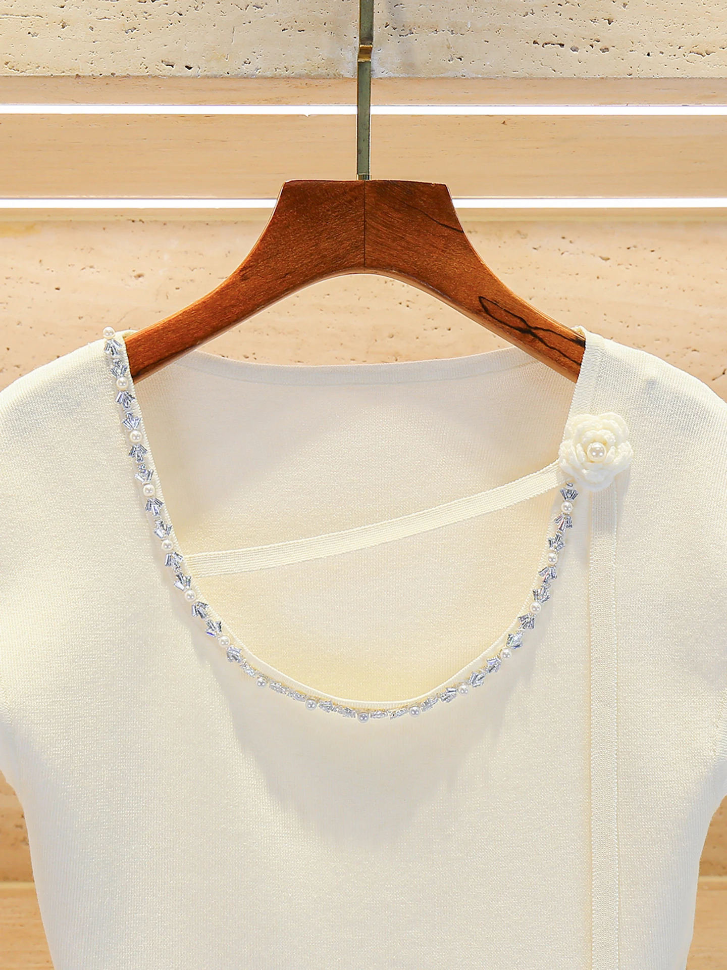 South Oil High-End Women's Knitted Vest Summer 2025 Small Fraance Sle Beaded Flower Top Women's Faion Commute Sle Sli...