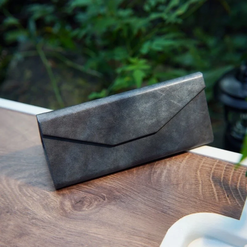 estuche-de-gafas-de-sol-triangular-de-cuero-estuche-protector-portatil-retro-para-hombre-caja-para-gafas-de-miopia-con-cier