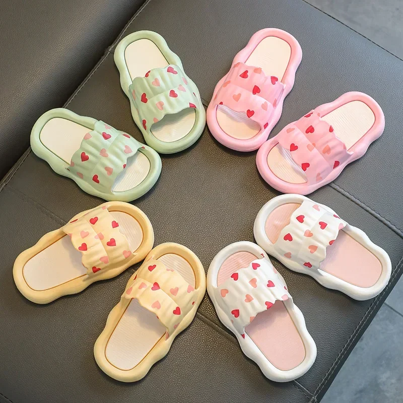 Kids Slippers Summer Anti Slip Indoor Home Slippers Love EVA Girls Shoes Cute Princess Beach Shoes Soft Sole Bathroom Slides 슬리퍼