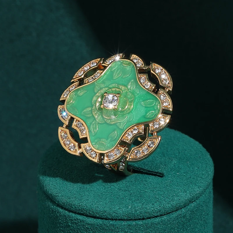 

Vintage Green Four Leaf Flower Rings Palace Gold Color Rhinestone Woman Wedding Luxury Quality Jewelry Designer Open Girls Gift