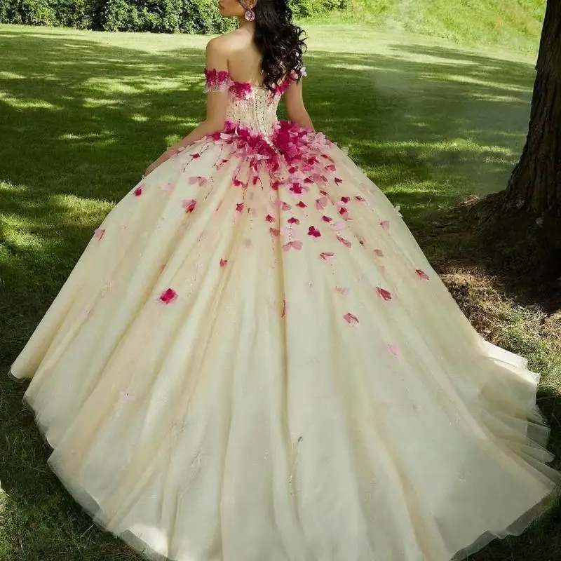 Dostosowane różowo-czerwone płatki na ramiączkach Księżniczka Suknia balowa 3D Aplikacje Tren dworski Tiulowe formalne suknie wieczorowe dla 15 Anos